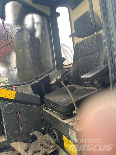 Loglift F118ST9.6 木材起重机