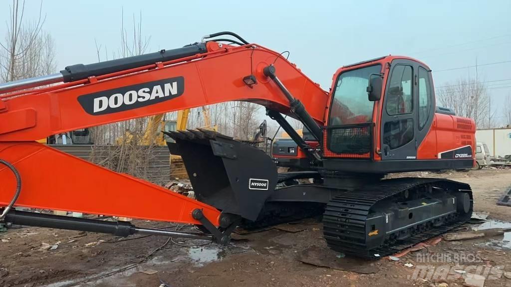 Doosan DX 225 LC 履带挖掘机