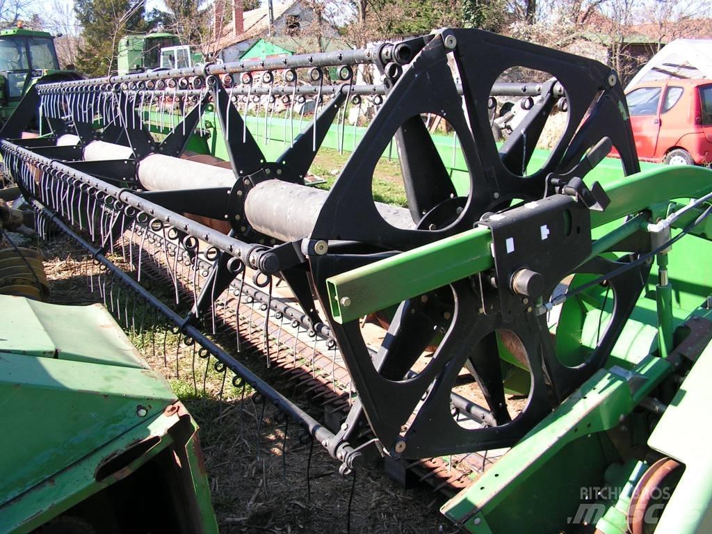 John Deere 618 R 联合收割机头