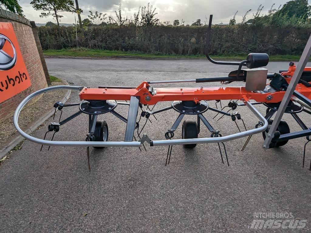 Kubota TE6576 犁耙和摊草机