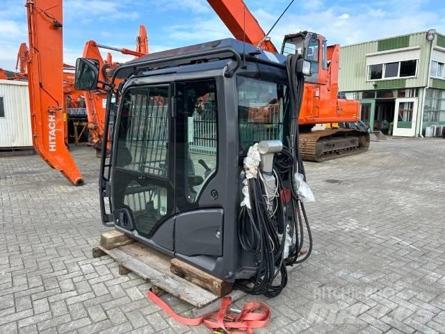 Hitachi ZX-LC-5B 驾驶室与内部