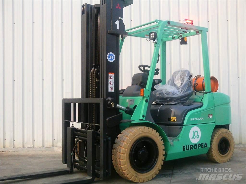 Mitsubishi FG30NTD 天然气叉车