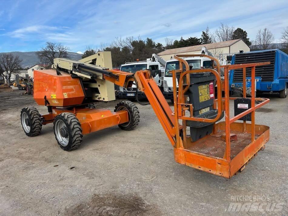 JLG 340 AJ 曲臂高空工作平台