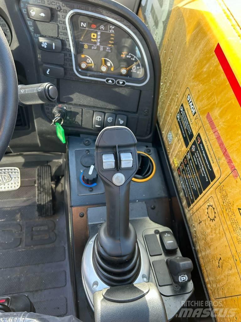 JCB 525-60 伸缩臂叉装车|叉装车
