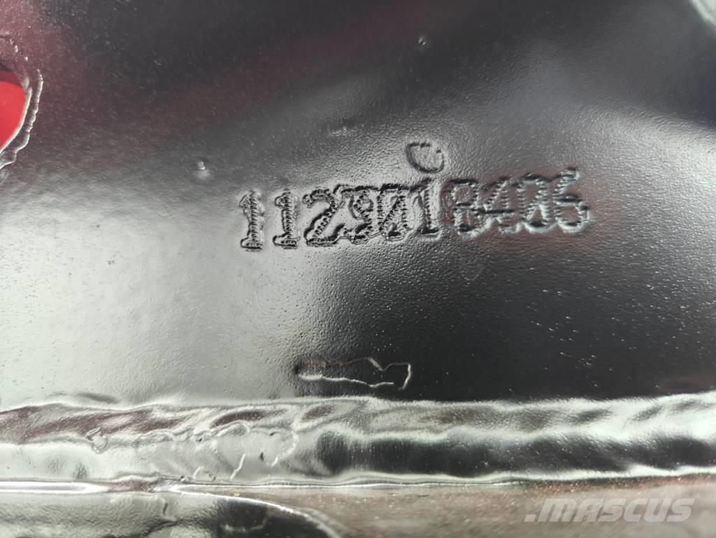 Komatsu C 123 收割机机箱