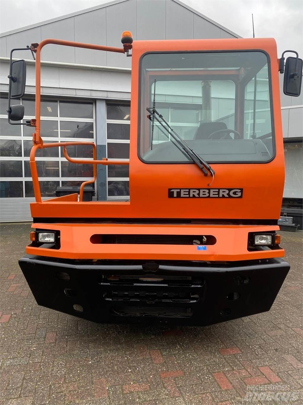 Terberg YT182 码头牵引车