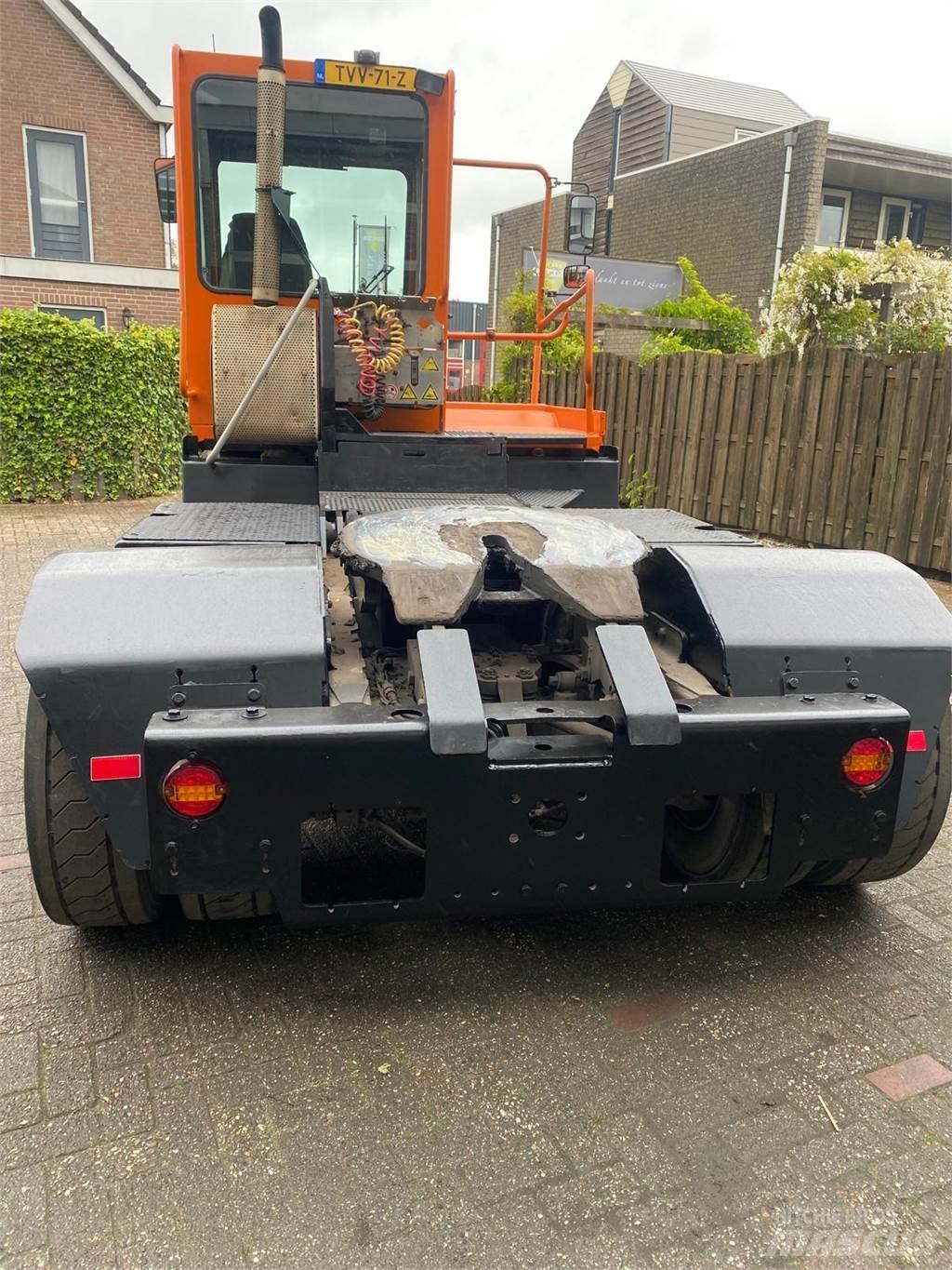 Terberg YT182 码头牵引车