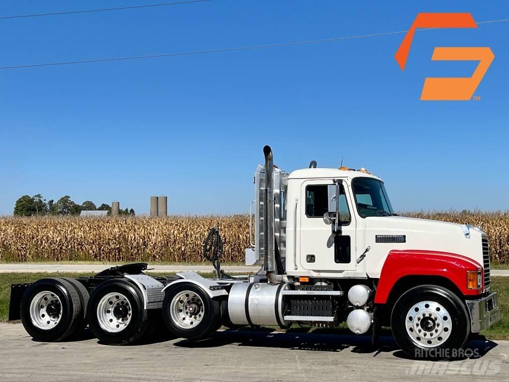 Mack CHU 613 牵引车