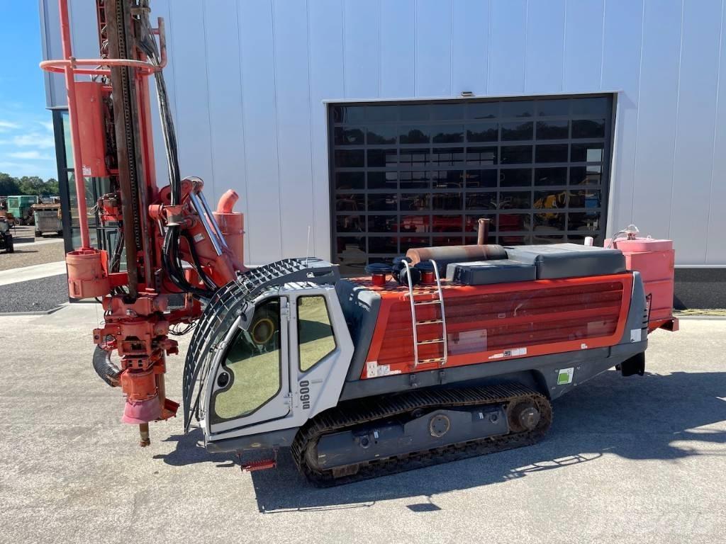 Sandvik DI 600 钻孔机