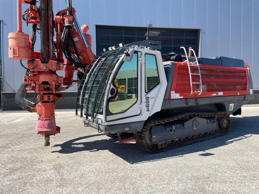 Sandvik DI 600 钻孔机
