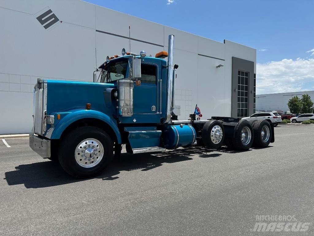 Kenworth W 900 牵引车