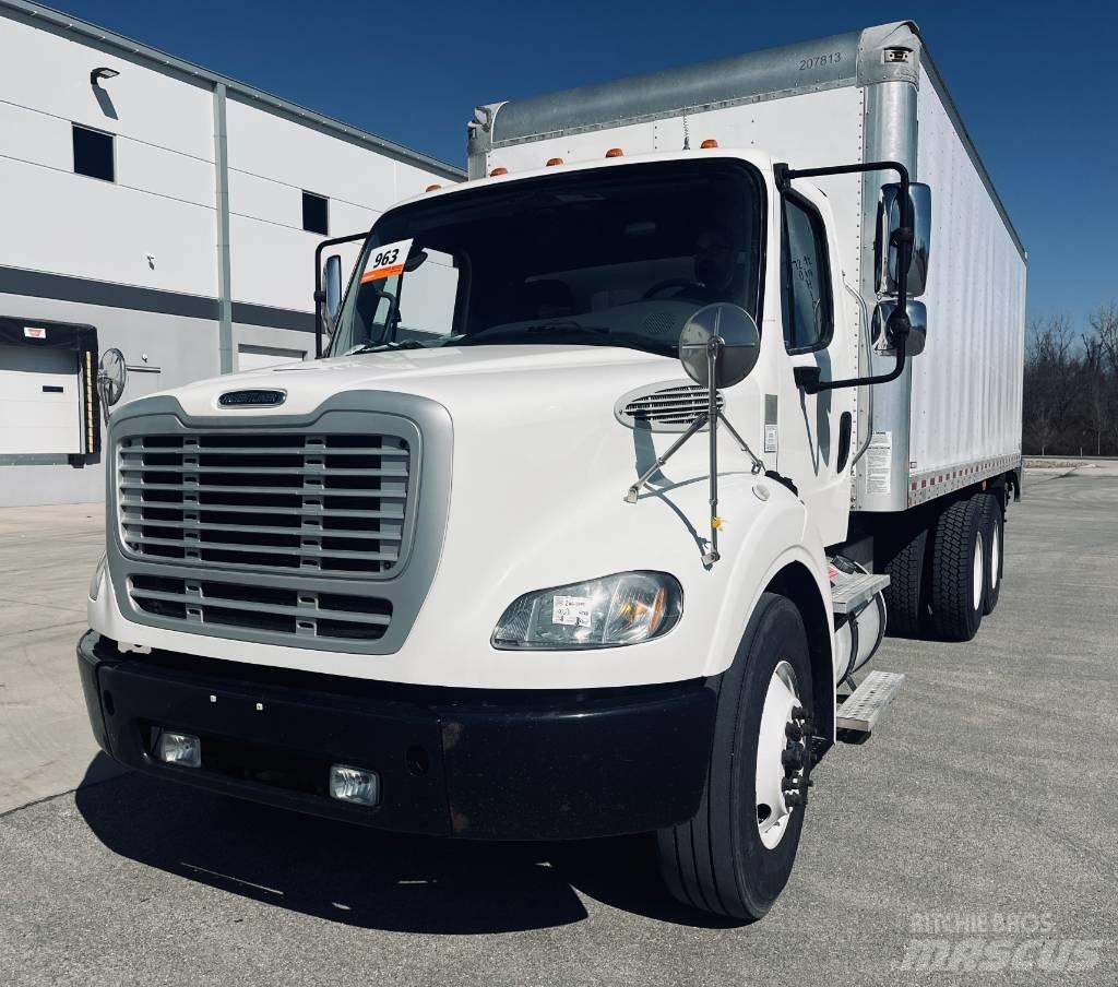Freightliner M 106 厢式货车