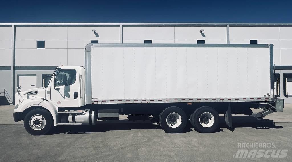 Freightliner M 106 厢式货车