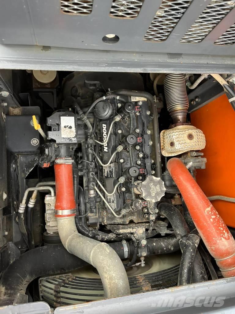 Doosan DX 140 LCR 履带挖掘机