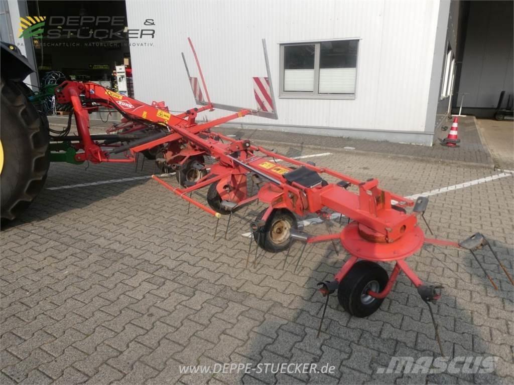 Kuhn GF 8702 犁耙和摊草机