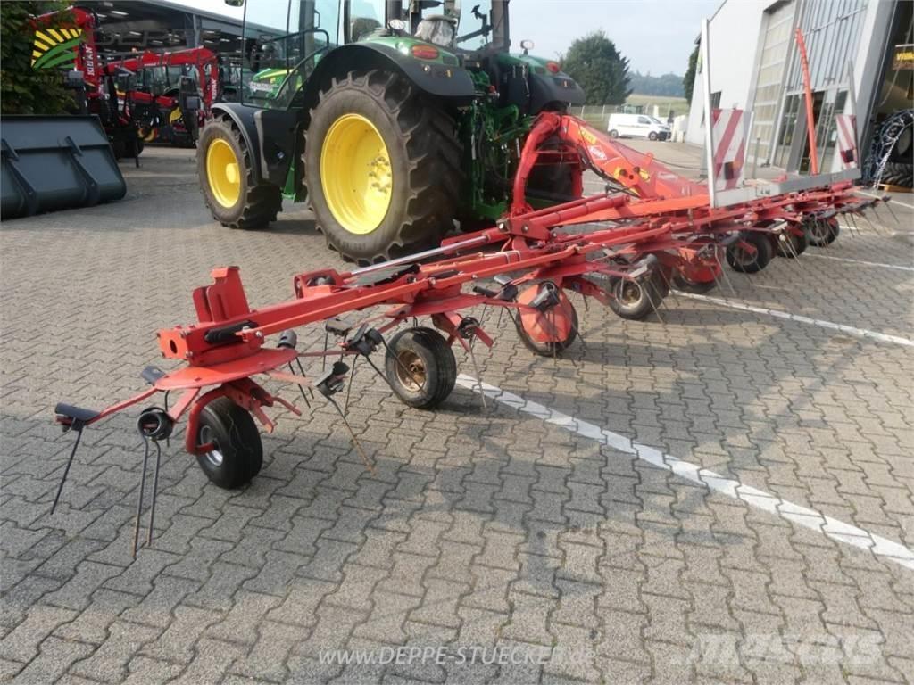 Kuhn GF 8702 犁耙和摊草机