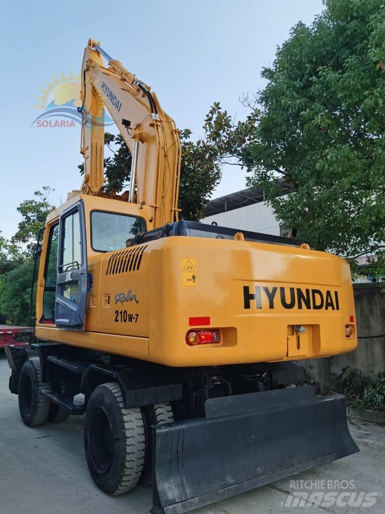 Hyundai R210W-7 轮式挖掘机