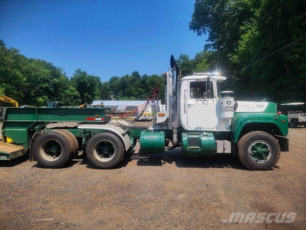 Mack R 688 ST 牵引车