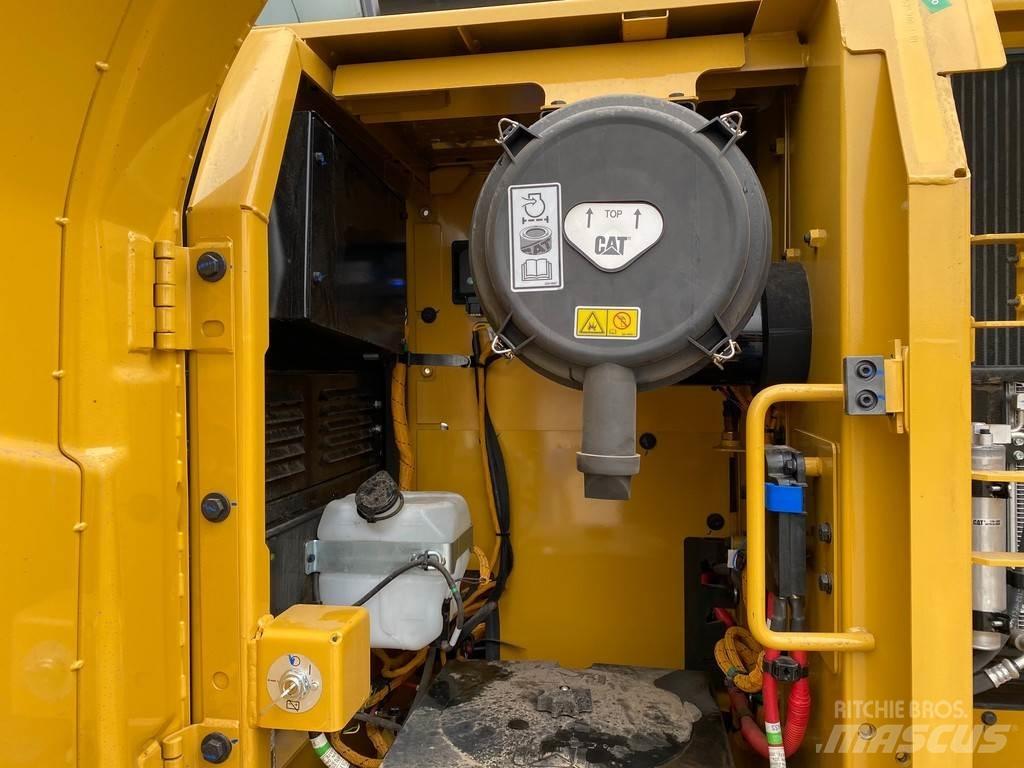 CAT 323D3 履带挖掘机