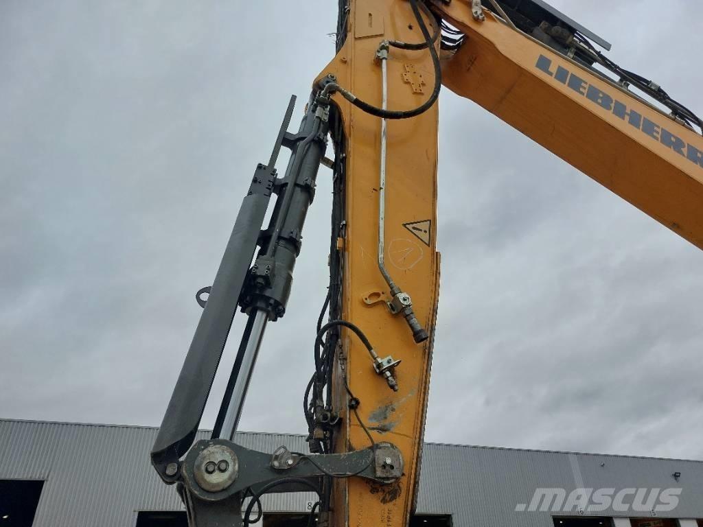 Liebherr R 936 LC 履带挖掘机