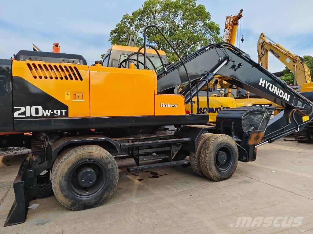 Hyundai R210W-9 轮式挖掘机
