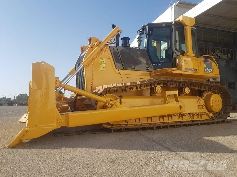 Komatsu D65EX-15 履带式推土机