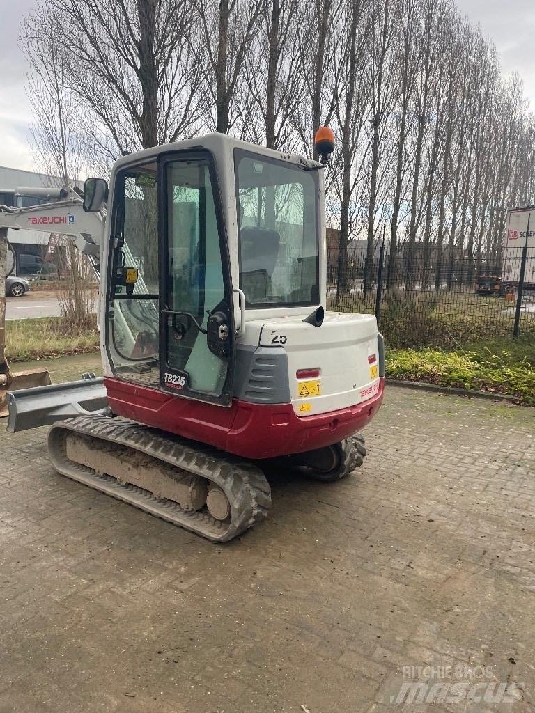 Takeuchi TB 235 小型挖掘机