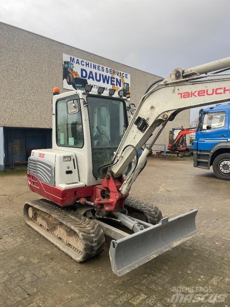 Takeuchi TB 235 小型挖掘机