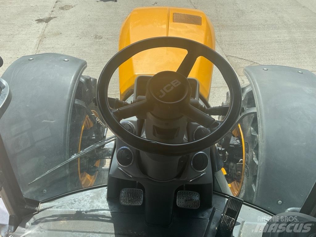 JCB Fastrac 4220 拖拉机/农用车