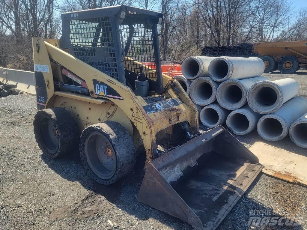 CAT 246 滑移装载机