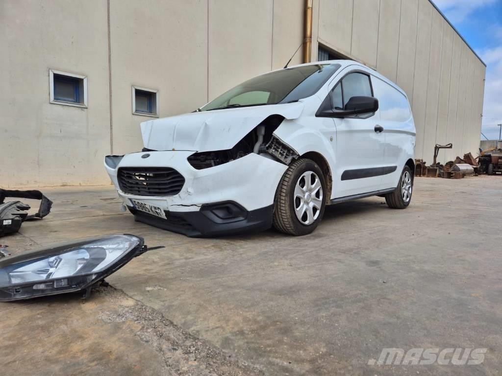 Ford Courier 商务面包车