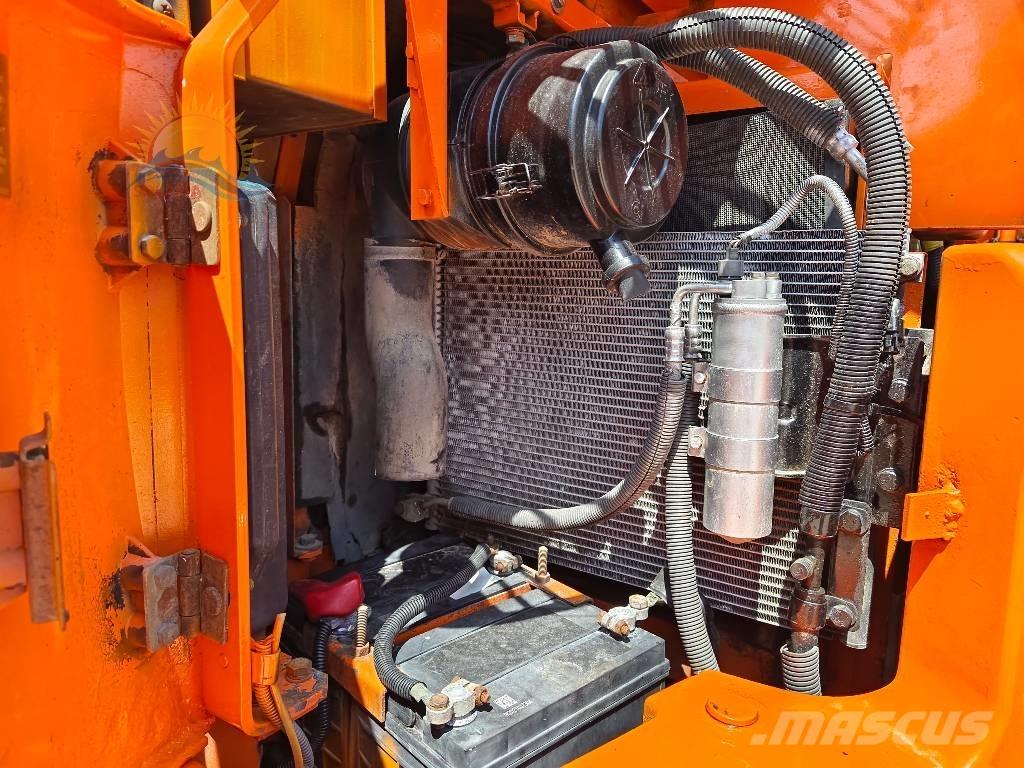 Hitachi ZX 75 中型挖掘机