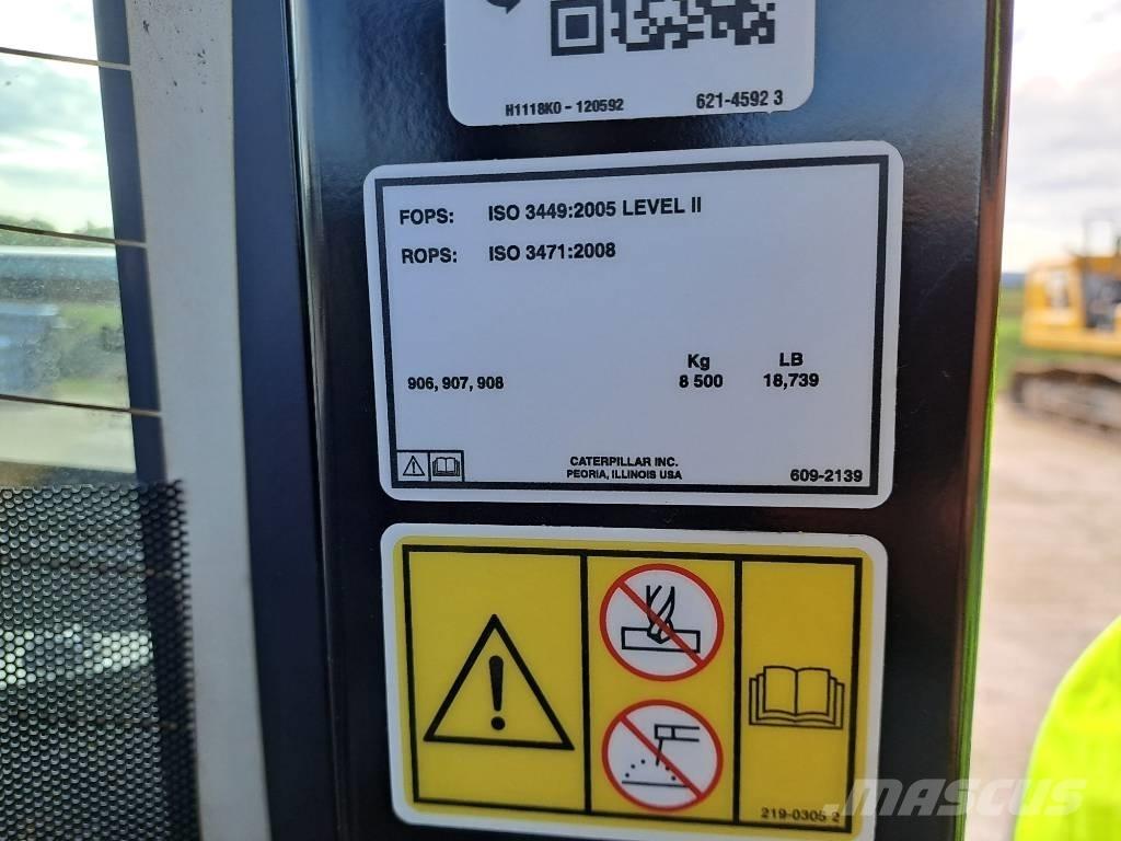 CAT 906 (Bucket + Forks) 轮式装载机