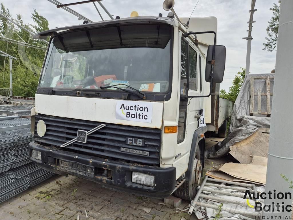 Volvo FL6 平板栏板货车