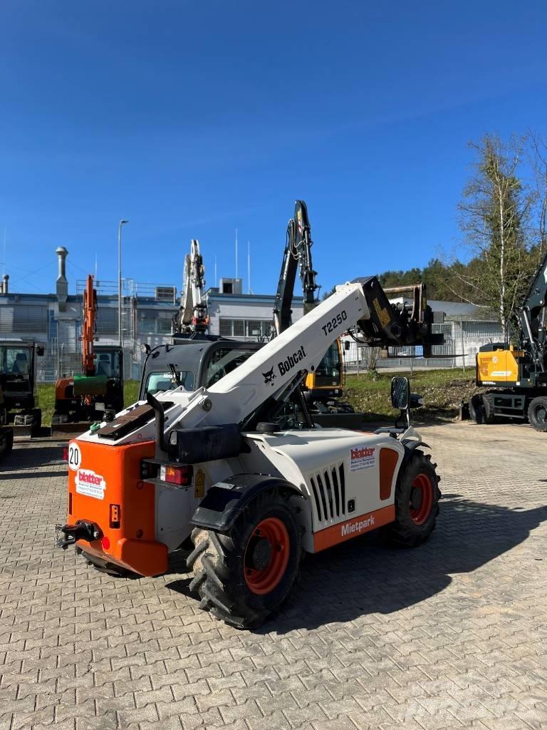 Bobcat T 2250 伸缩臂叉装车|叉装车