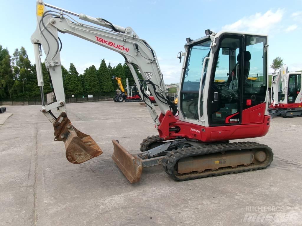 Takeuchi TB235-2 小型挖掘机