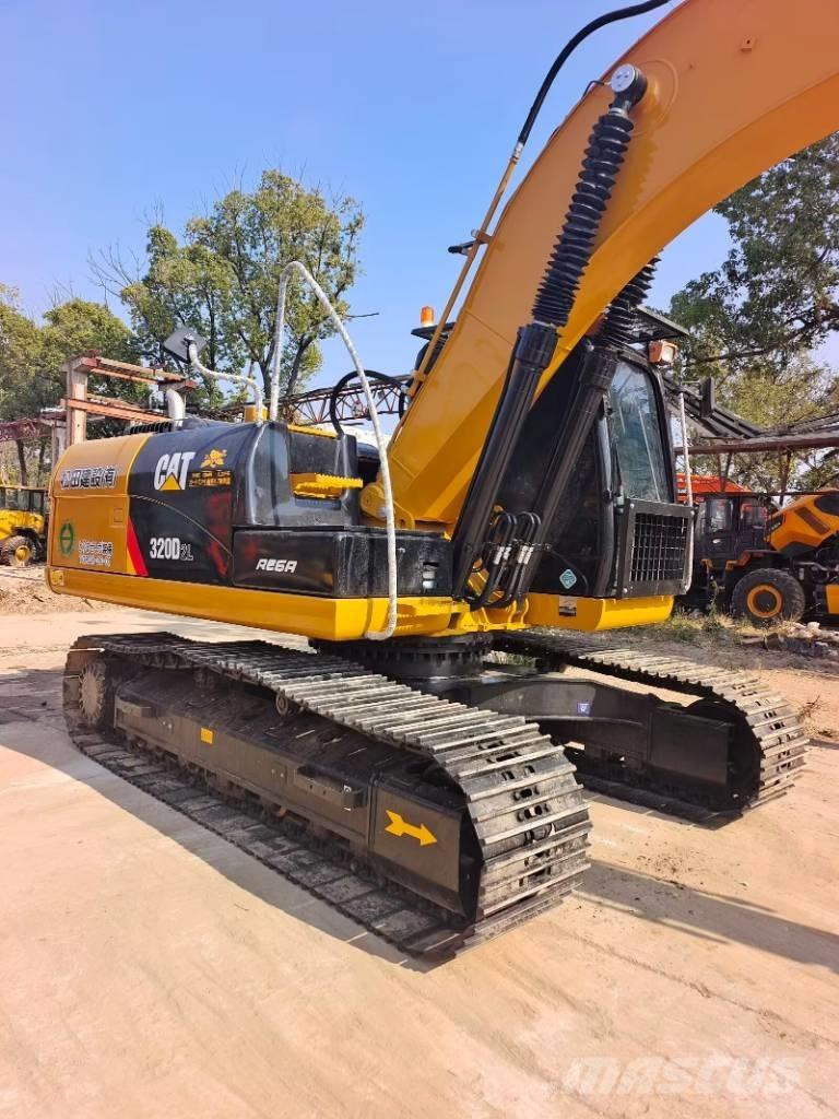 CAT 320 D2L 履带挖掘机