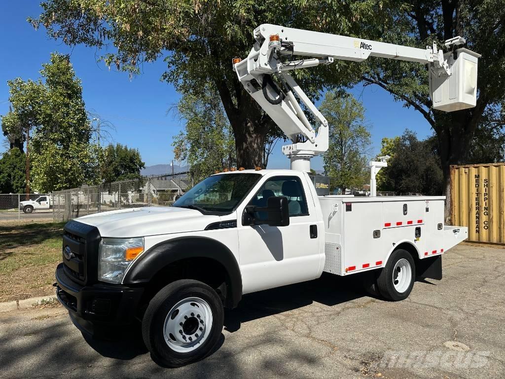 Altec AT 235 车载式高空作业车