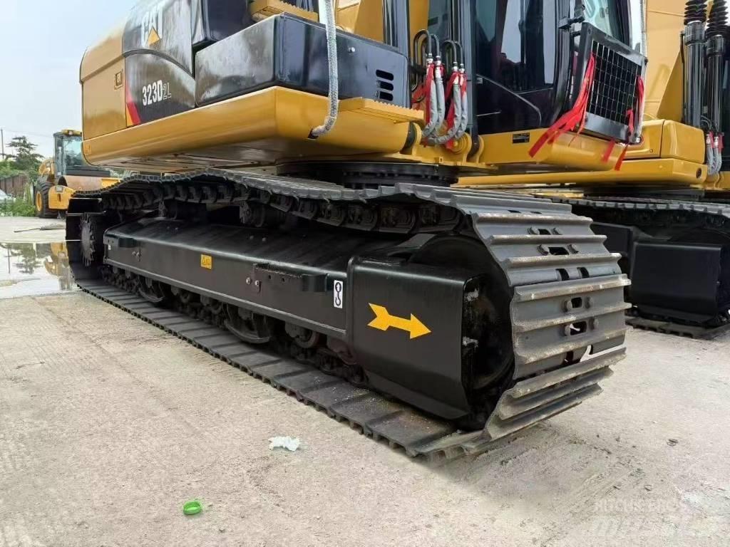 CAT 323D2L 履带挖掘机