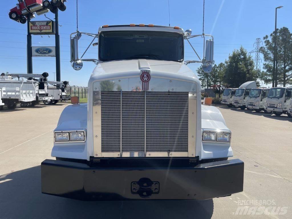 Kenworth T 800 牵引车
