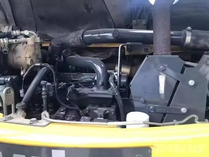 Komatsu PC78US 中型挖掘机