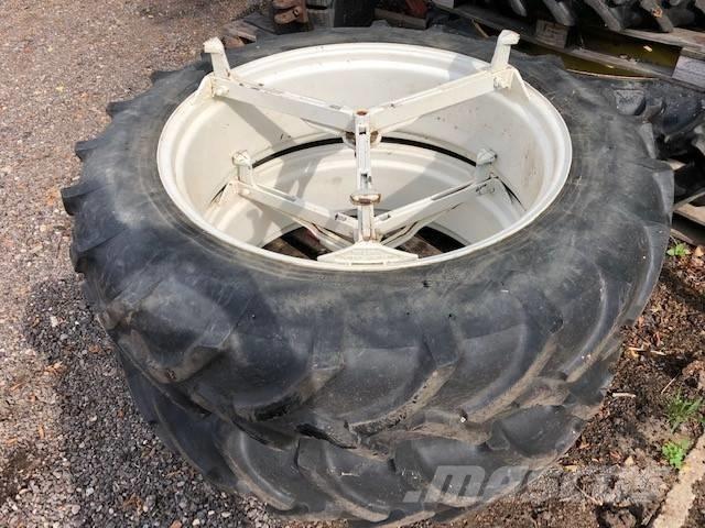 Pirelli 13.6 R38 轮胎、车轮、轮圈