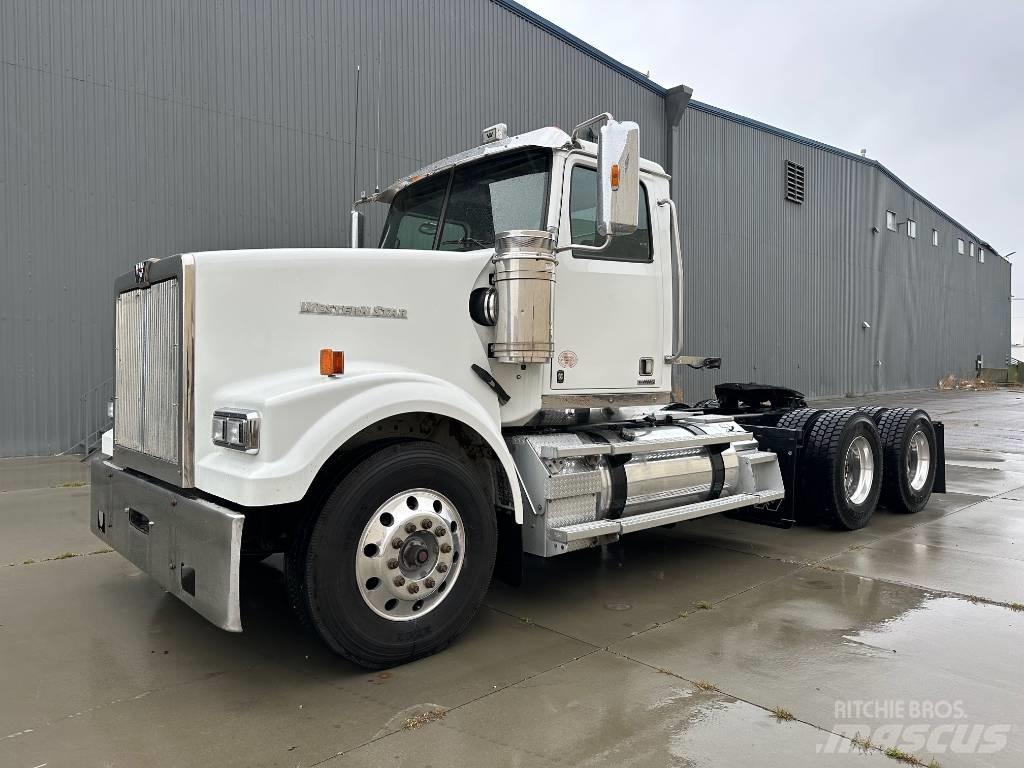 Western Star 4900 SF 牵引车