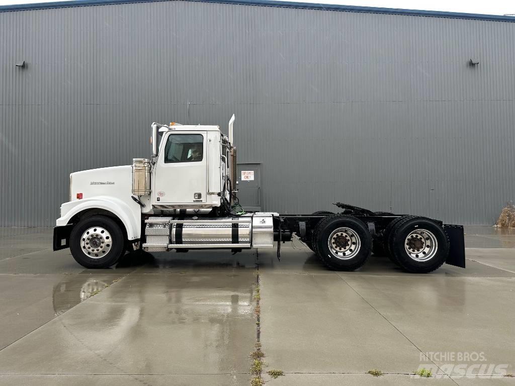 Western Star 4900 SF 牵引车