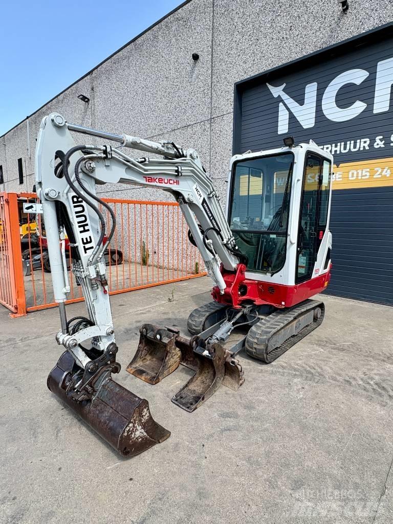 Takeuchi TB 225 小型挖掘机