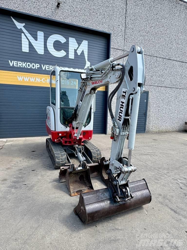 Takeuchi TB 225 小型挖掘机