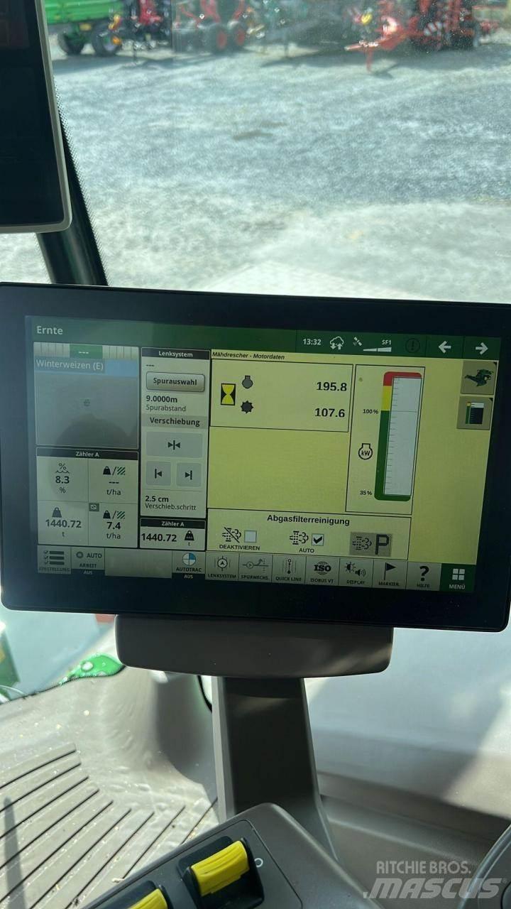 John Deere T670 联合收割机
