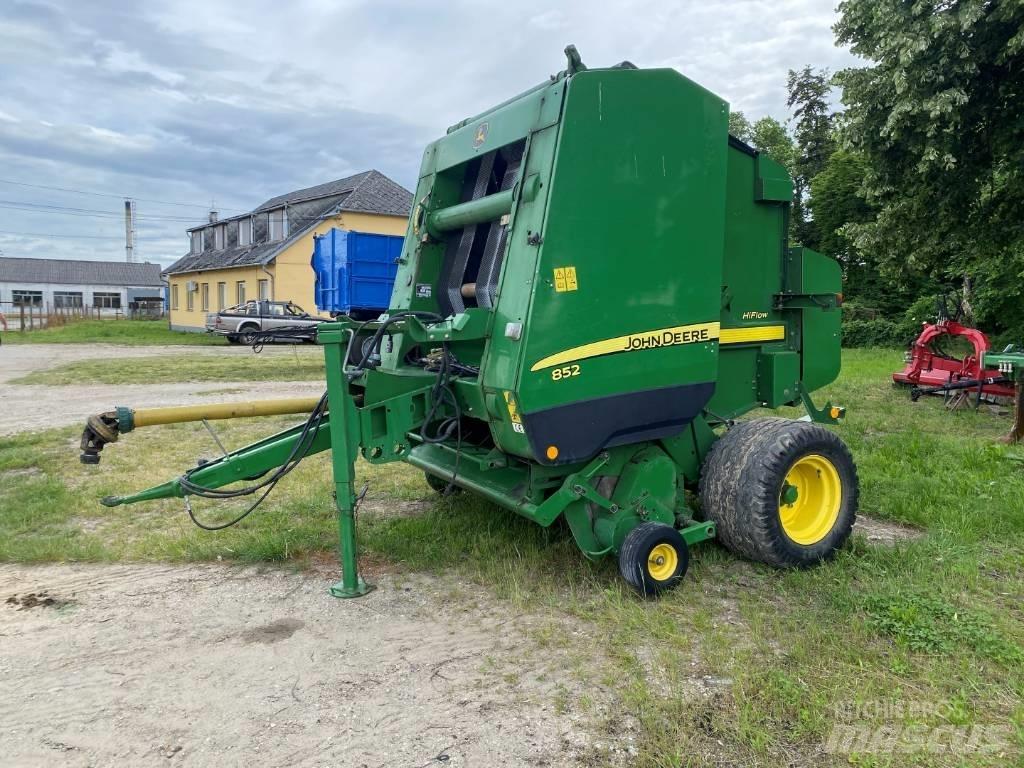 John Deere 852 圆捆打捆机