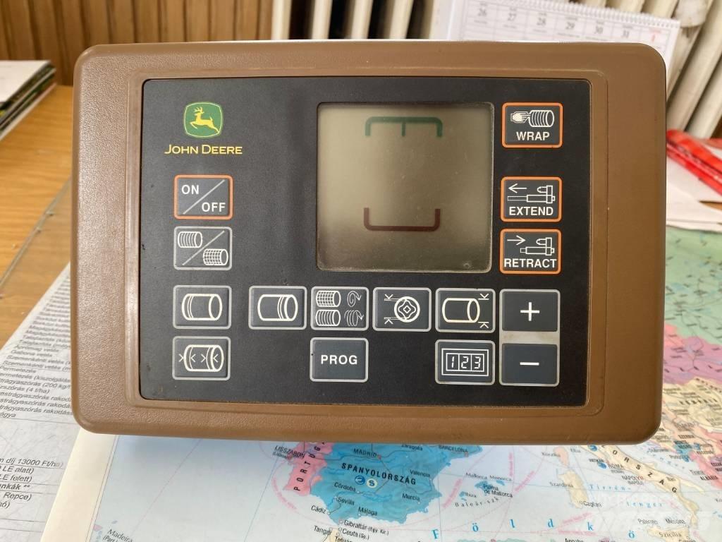 John Deere 852 圆捆打捆机