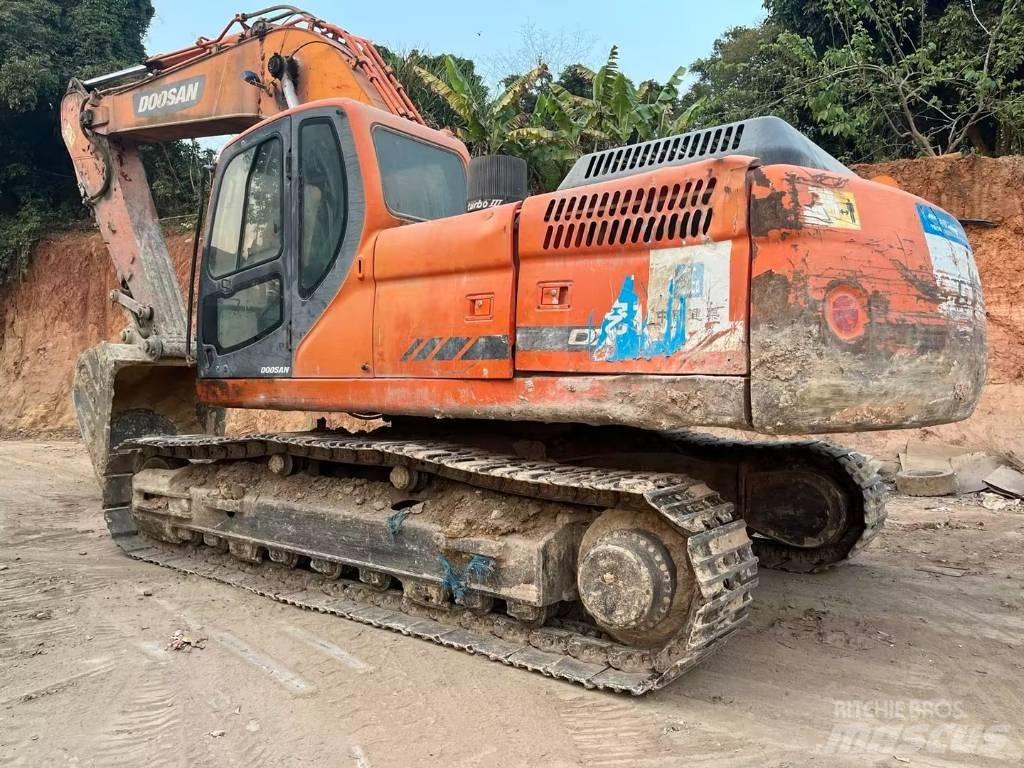 Doosan DX 300 LC 小型挖掘机